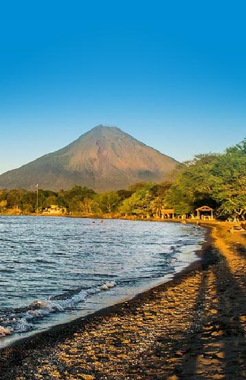 Ometepe: Isla de Agua y Fuego
