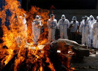 ¡Desgarrador!: Quemas masivas de muertos por supermutación de COVID-19 en la India