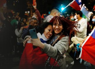 Chilenos derrotan constitución de Pinochet