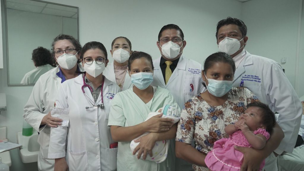 Médicos especialistas quienes brindan atención a pacientes intervenidos con cirugía fetal en Nicaragua
