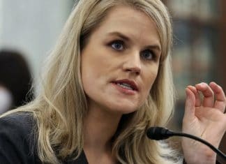 Frances Haugen, la mujer que reveló documentos internos de Facebook