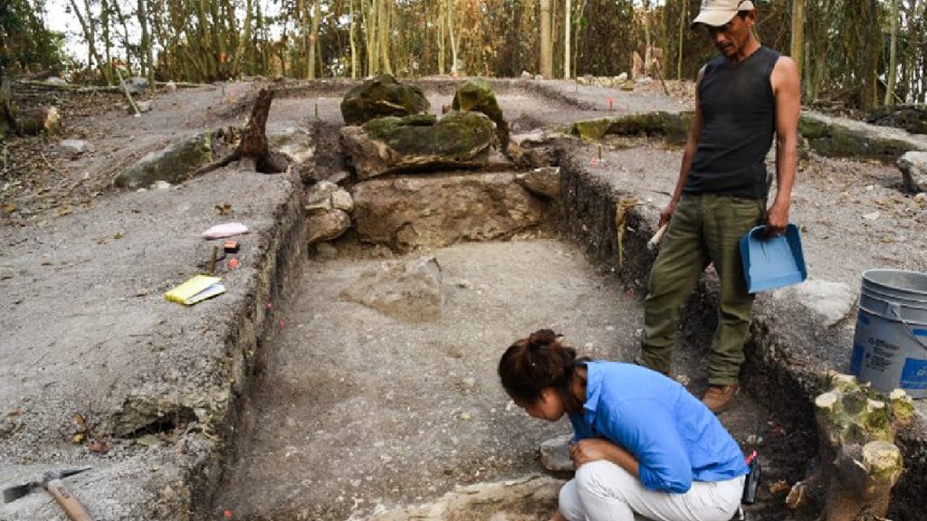 El equipo que llevó a cabo la investigación reveló que los vestigios arqueológicos descubiertos se construyeron entre 1100 a.C. y 400 a.C. Foto: INAH