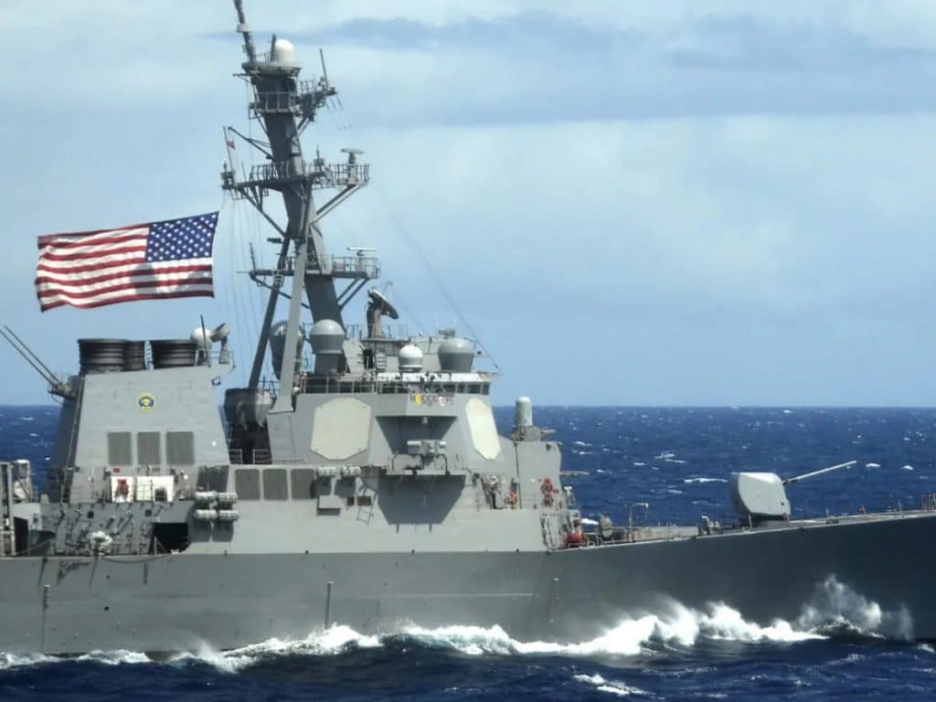 China dice que ha dado un aviso a un buque de guerra estadounidense en el mar de China Meridional. Fuente: Reuters