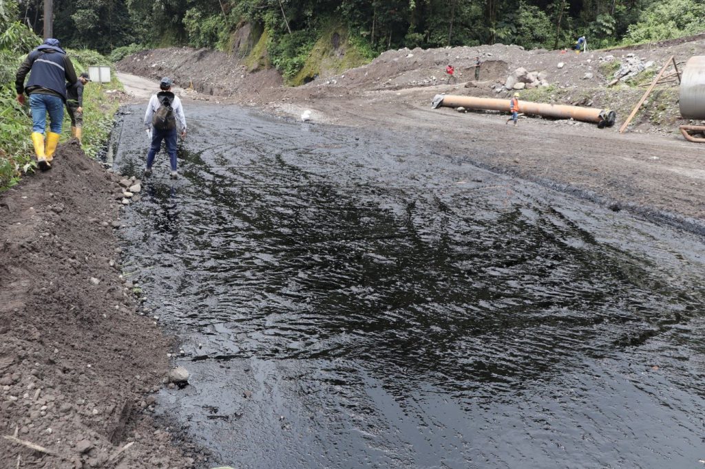 El derrame de petróleo en Ecuador ha provocado graves daños a la Amazonia. Foto: Ministerio de Ambiente