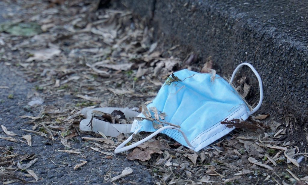 OMS pide parar la contaminación con EPP. Foto: referencia