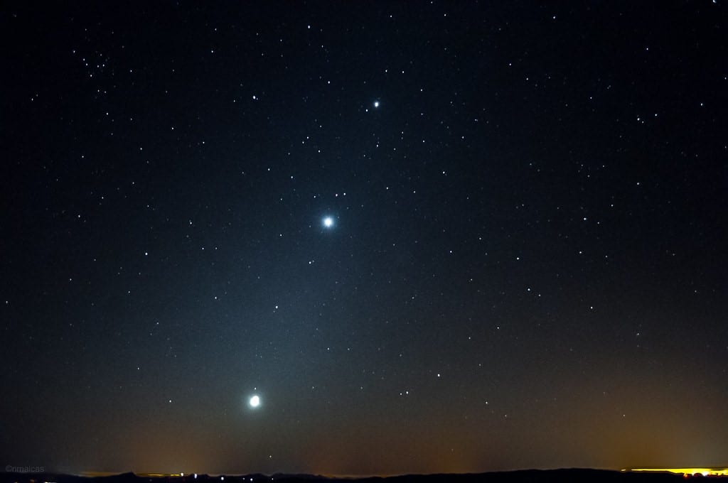 Conjunción de la Luna con Venus y Marte.