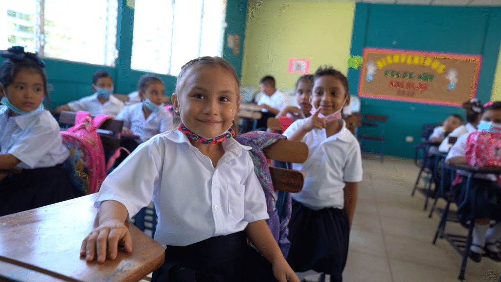 La educación tampoco fue interrumpida en Nicaragua, y las clases presenciales continuaron bajo medidas sanitarias específicas. Foto: JP+