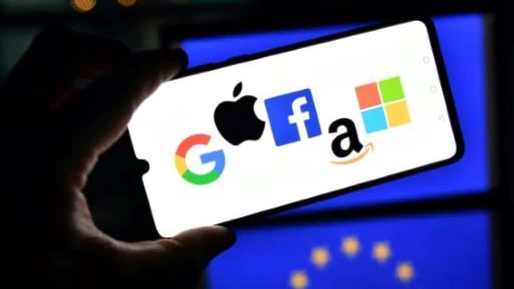 La nueva Ley de Servicios Digitales impulsada por la Unión Europea, enfatiza que los gigantes tecnológicos no pueden ser "islas" ajenas a lo que los contenidos puedan generar en la sociedad. FOTO: AFP