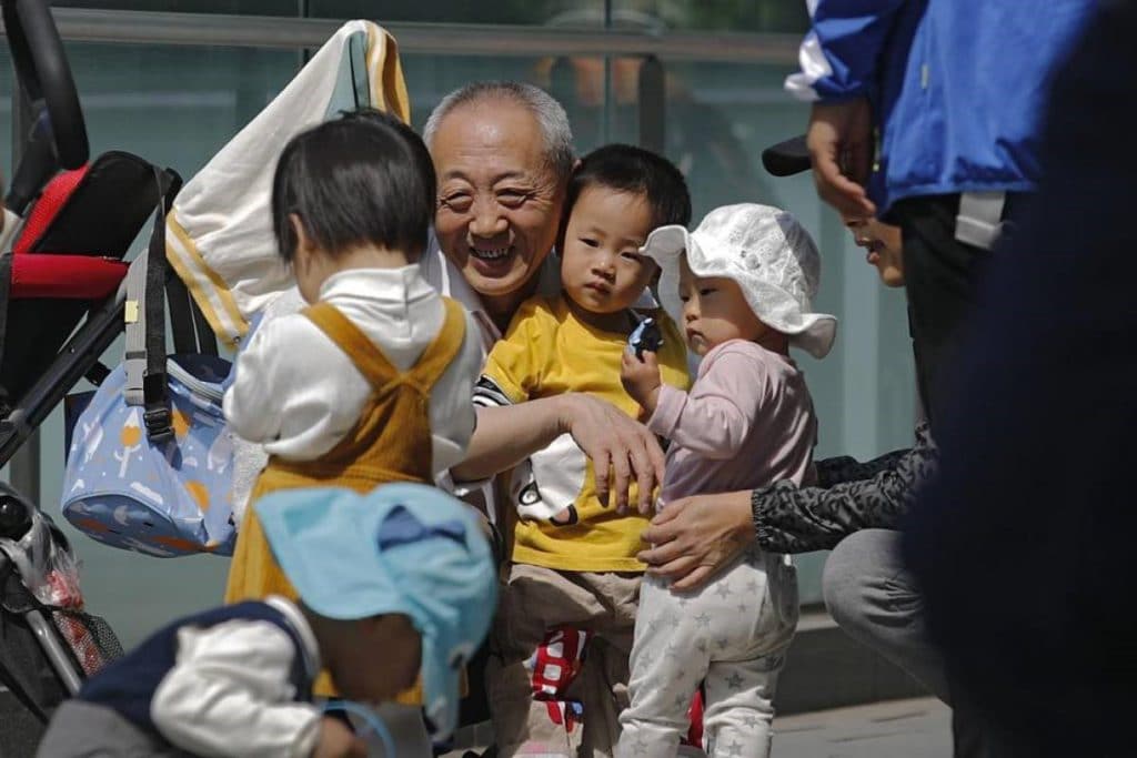 En 2021 solo nacieron 12 millones de bebés en China. Este país experimenta una de las tasas más bajas de nacimientos desde los años 60´s. Foto: AP
