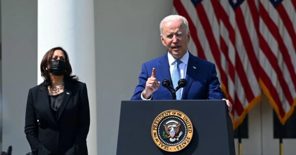 Joe Biden, todavía no ha cumplido con su promesa presidencial de controlar la portación de armas. Foto: AFP
