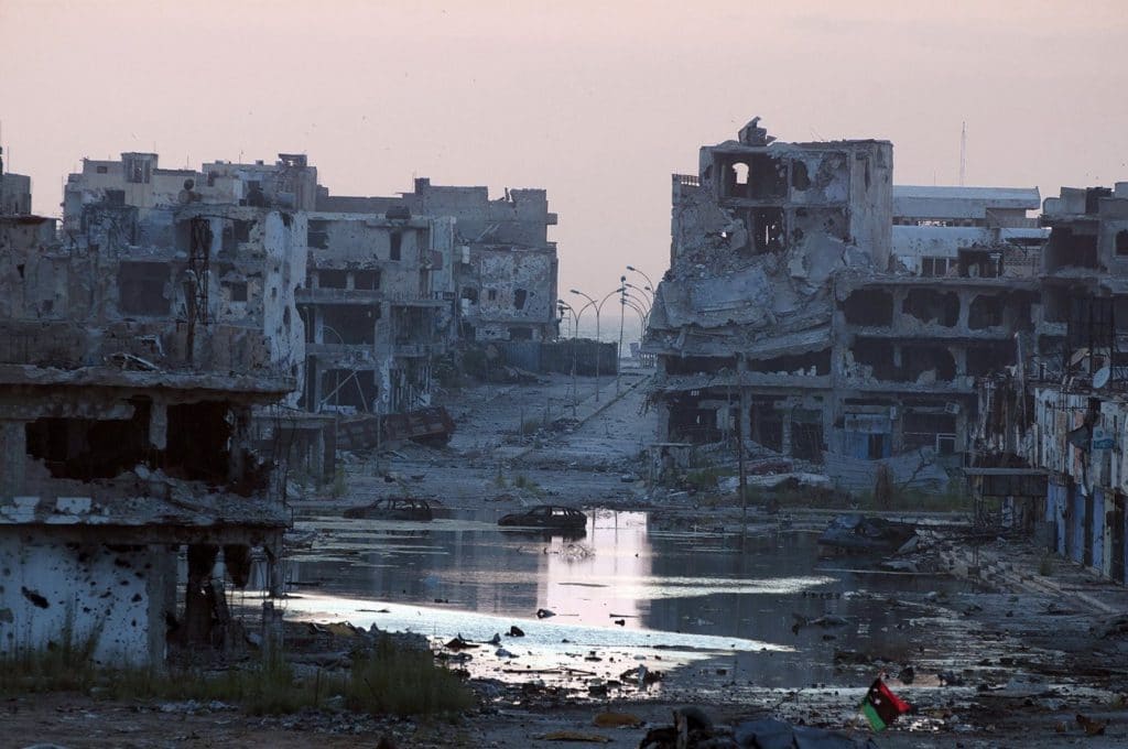 Antes de la intervención de la OTAN, Libia era el país con mayor ingreso per cápita de África. El agua potable y la electricidad eran gratuitas, y la vivienda considerada un Derecho Humano. En la imagen, la ciudad de Bengasi en 2015. Foto: Reuters