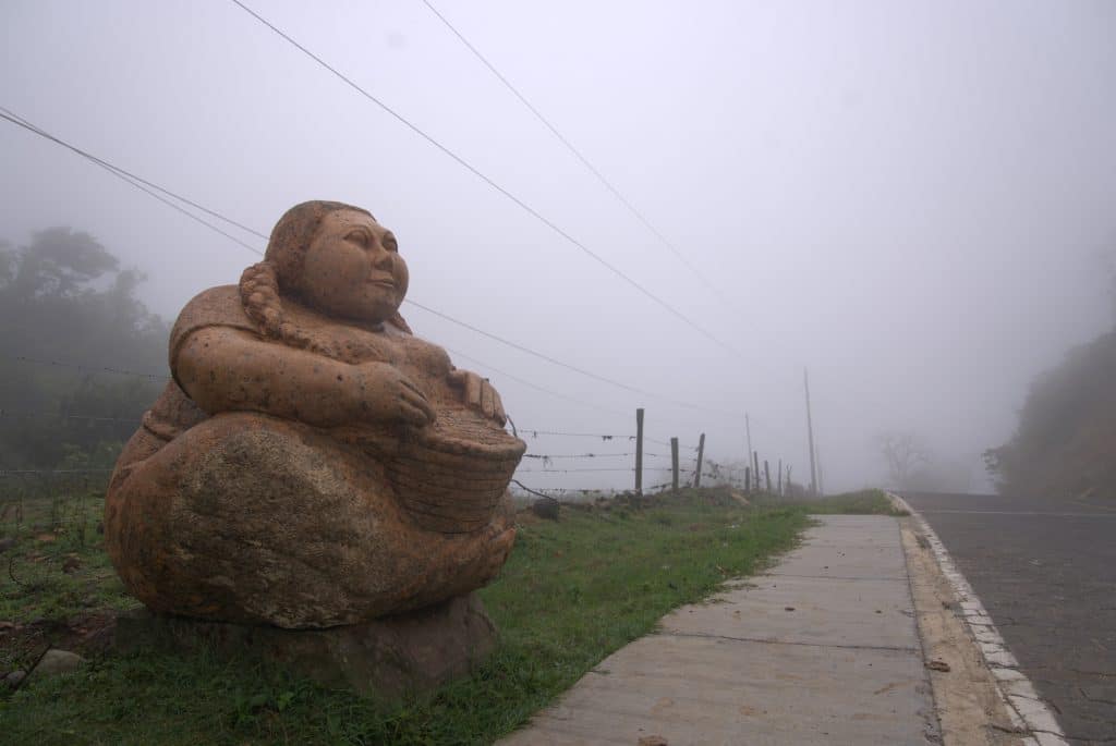 Las esculturas de El Corredor de las Gordas en Nicaragua, representa a la Madre Tierra y la fertilidad. Foto: JP+