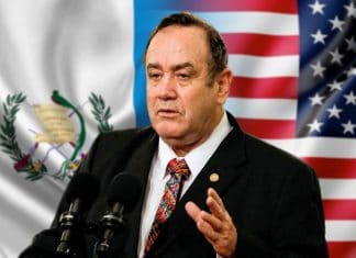 Presidente de Guatemala acusa a Estados Unidos de intentar derrocarlo