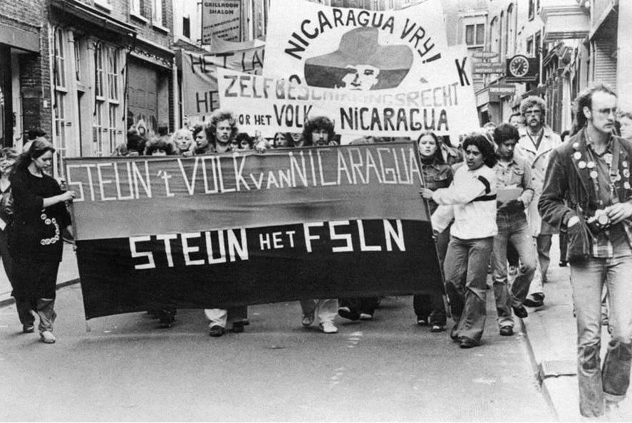 Manifestación en Holanda en solidaridad con la Revolución Sandinista. Foto histórica.