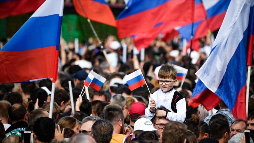 Putin remarcó que la bandera de Rusia simboliza "la lealtad a nuestros valores tradicionales"