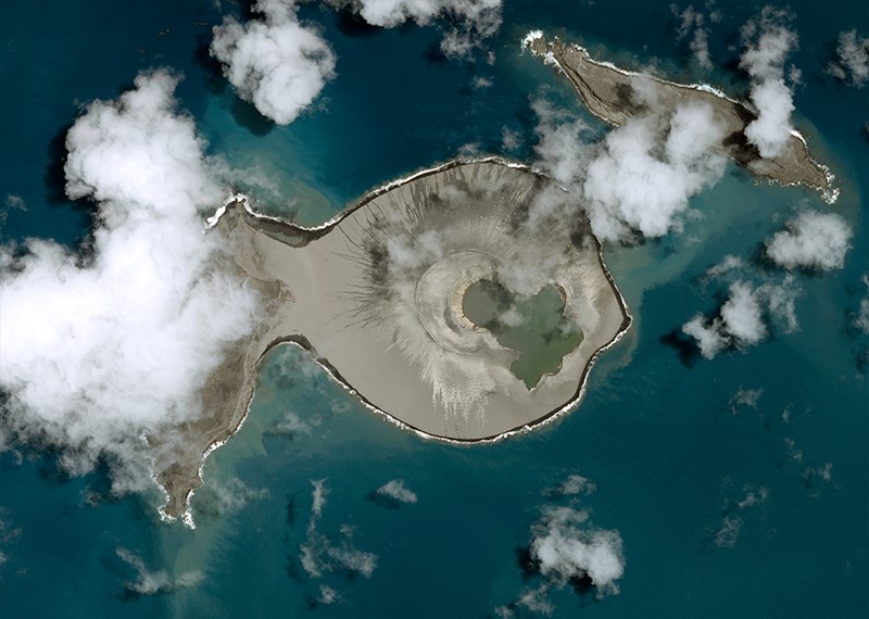 Imágenes satelitales del volcán Hunga Tonga–Hunga Ha'apai antes de la erupción Foto: Maxar/Getty
