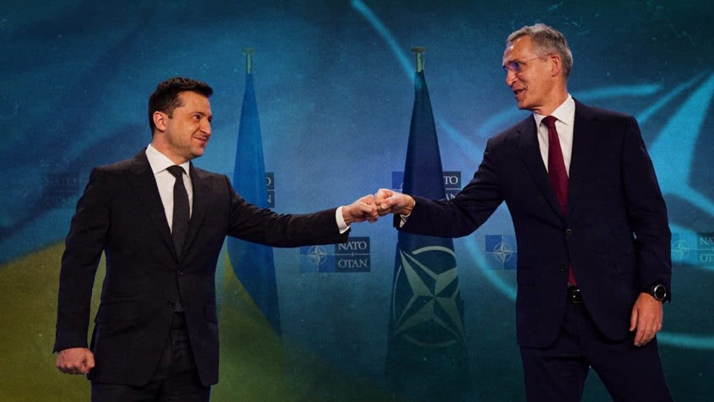 Ucrania firma solicitud de adhesión rápida a la OTAN.