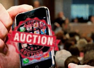 2007 iPhone 1 is sold for over $40,000 at an auction