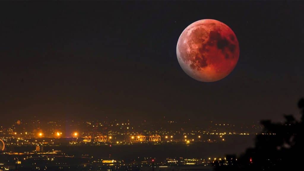 La Luna de Sangre o eclipse de luna, deslumbró en varias ciudades del mundo.
