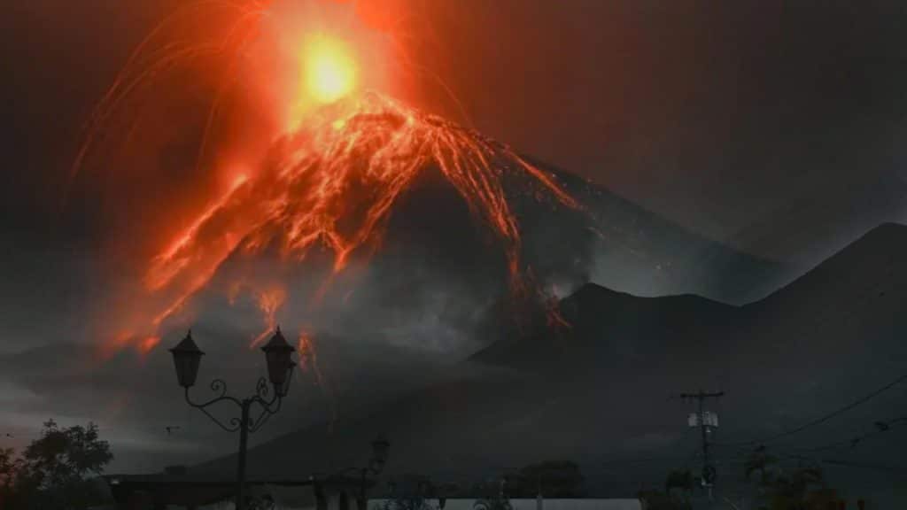 El coloso en Guatemala ha efectuado distintas erupciones los últimos años, provocando alarma entre los lugareños.