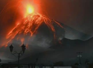 Volcán de Fuego mantiene en alerta a Guatemala