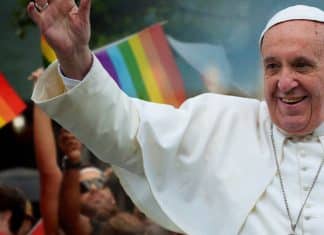 Papa Francisco respalda a homosexuales, ante leyes que los criminalizan