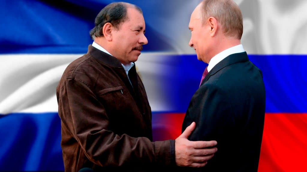 Daniel ortega and Vladimir putin shacking hands