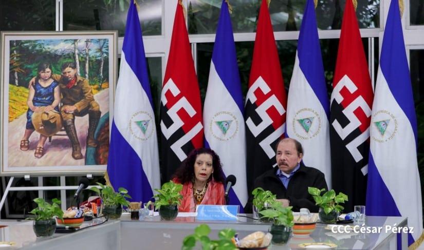 El presidente de Nicaragua, Daniel Ortega, y la vicepresidenta, Rosario Murillo, durante su participación en el Diálogo de Alto Nivel con el Partido Comunista de China.  