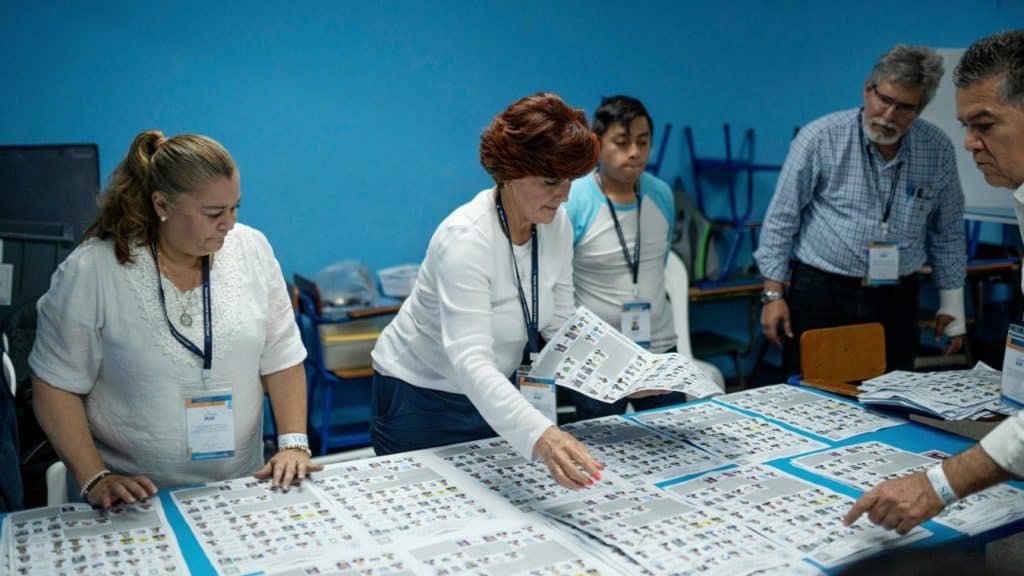 Elecciones en Guatemala marcadas por el voto nulo y alto nivel de