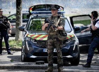 Man attacks children with knife in France