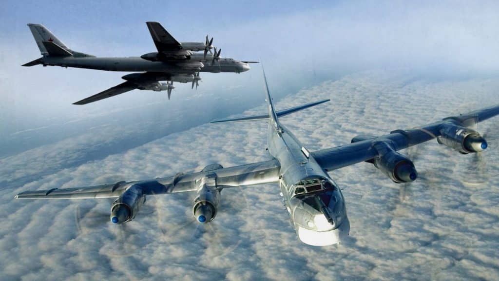 Los bombarderos estratégicos H-6K y los portamisiles Tupolev Tu-95MS fueron ocupados en el patrullaje