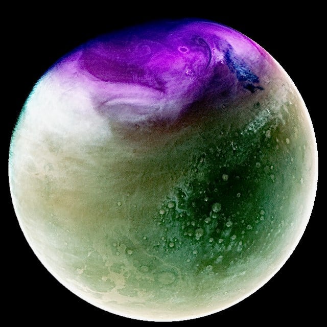 Martes capturada con luz ultravioleta Fotografía 2: NASA/LASP/CU Boulder.