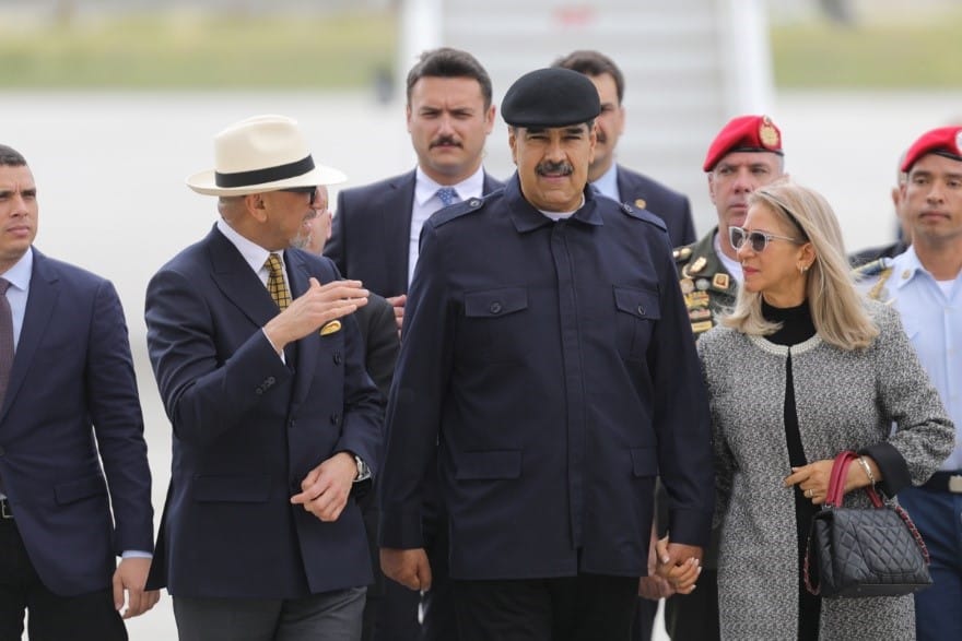 El presidente de Venezuela, Nicolás Maduro, llega a Ankara, para participar en toma de posesión de Erdogan. Foto: AP