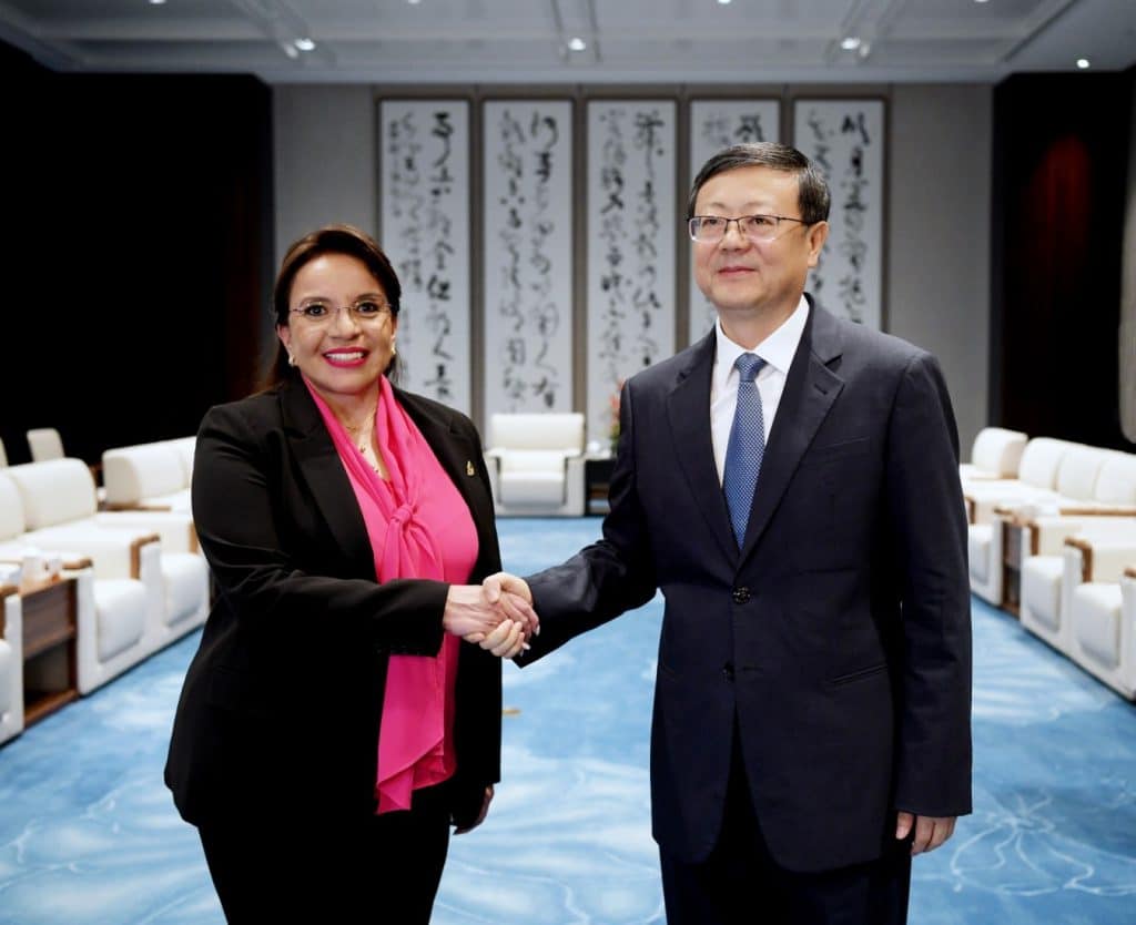 China y Honduras consolidan sus relaciones diplomáticas y comerciales.