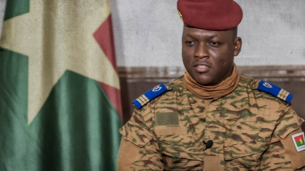 Ibrahim Traore, presidente de Burkina Faso, aseguró que los medios de comunicación están guiados por una mentalidad colonial.