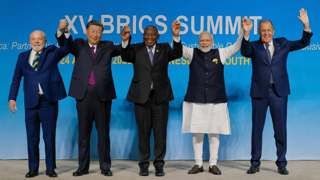 En la XV Cumbre del BRICS, celebrada en Sudáfrica, desacreditó cualquier política hegemónica en el mundo. 