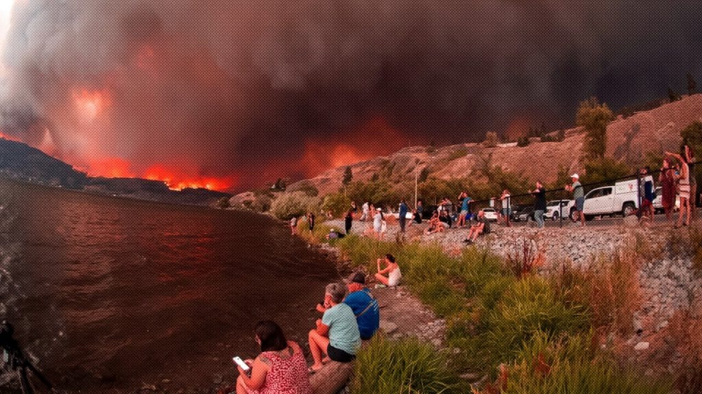 Miles de evacuados por devastadora temporada de incendios en Canadá.