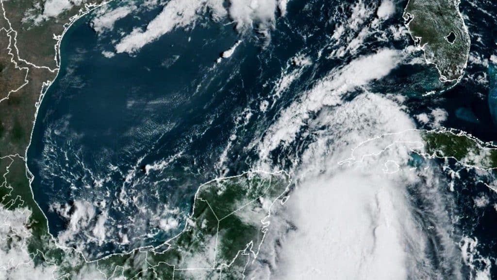 Idalia podría convertirse en huracán de categoría mayor antes de tocar tierra en Florida