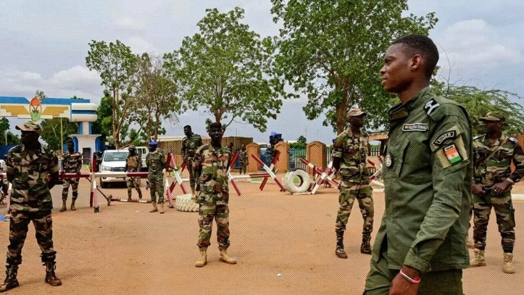 Las autoridades de Níger han aumentado su movilización militar en el territorio, previendo una intervención militar apoyada por Francia.