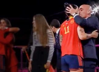 Luis Rubiales suspendido por la FIFA por besar a jugadora de la selección española