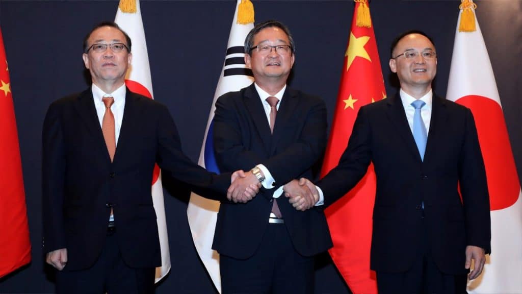 Reunión en Seúl entre Corea del Sur, China y Japón abre el camino para la cumbre de los líderes de esas naciones.