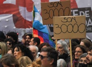 Argentinos repudian a fórmula presidencial de Milei por conmemorar a miembros de la dictadura