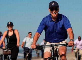 Biden vacaciona el 40 % de su mandato