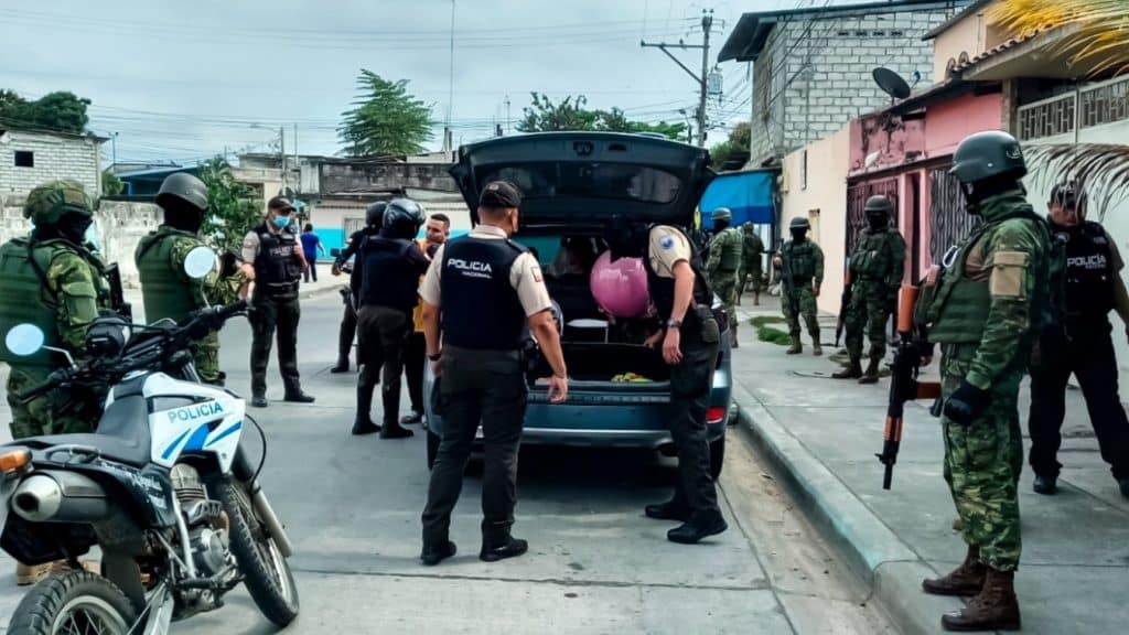 Ante la situación de violencia en Ecuador distintos centros escolares, cerraron y anunciaron la asistencia virtual.