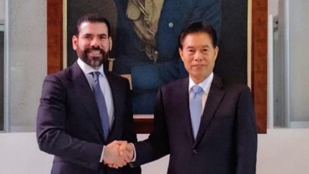 China and Nicaragua work together in economic and trade cooperation.