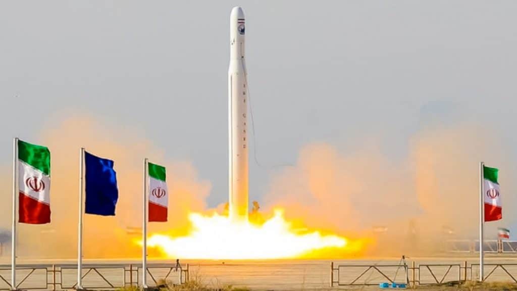 Hito cósmico: Noor-3 de Irán alcanza la órbita terrestre con éxito.