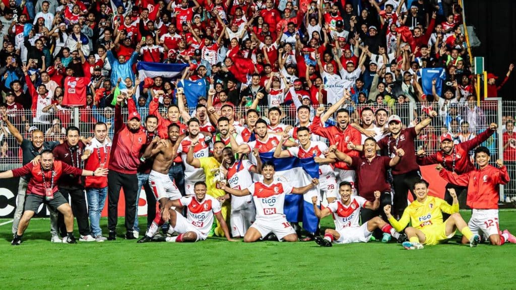 Xenophobia in football: Saprissa fans insult Real Esteli players from Nicaragua after elimination.