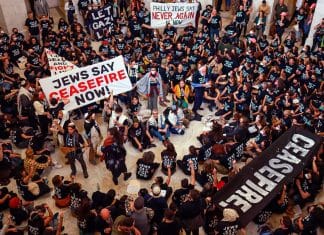 Arrestan ciudadanos que se manifestaron en contra del respaldo de Estados Unidos a Israel