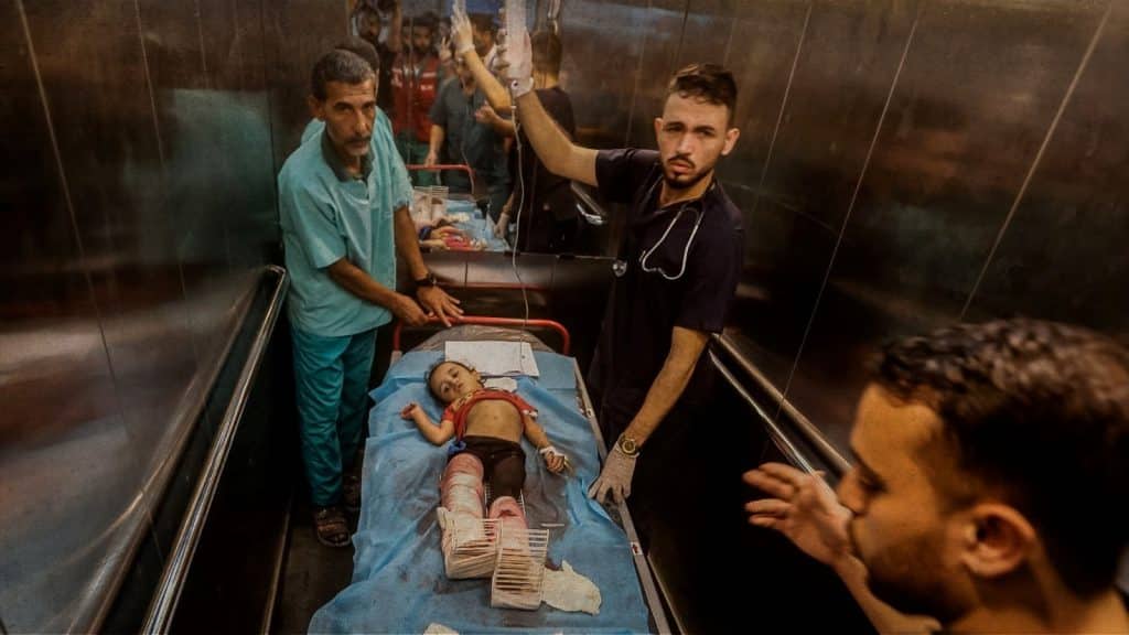 Decenas de bebés que nacieron prematuros perderían la vida ante la imposibilidad del funcionamiento de los hospitales en Gaza.