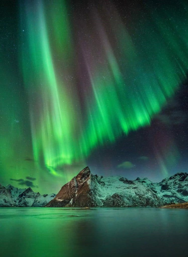 Andreas Ettl capturó " Cortina de Luz" (Curtain of Light) en Hamnøy, Islas Lofoten, Noruega, el 20 de febrero de 2023.